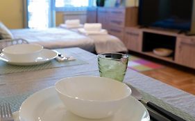 Green Apple Apartment
